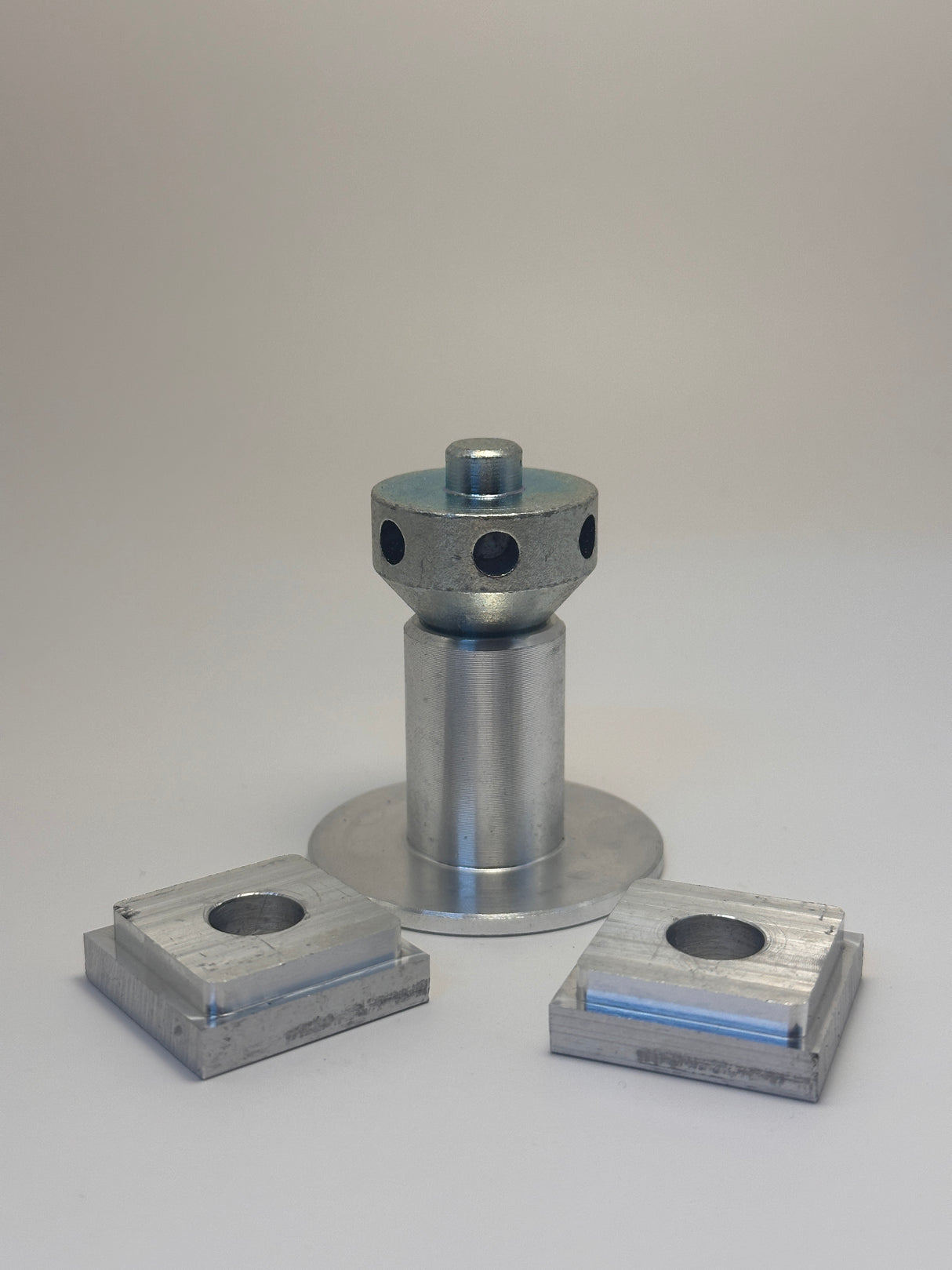 Adjustable load-bearing structural support bay pole jack for UPVC/aluminium/timber windows, doors and construction - Square Bay Jack, LINIAR LAN311