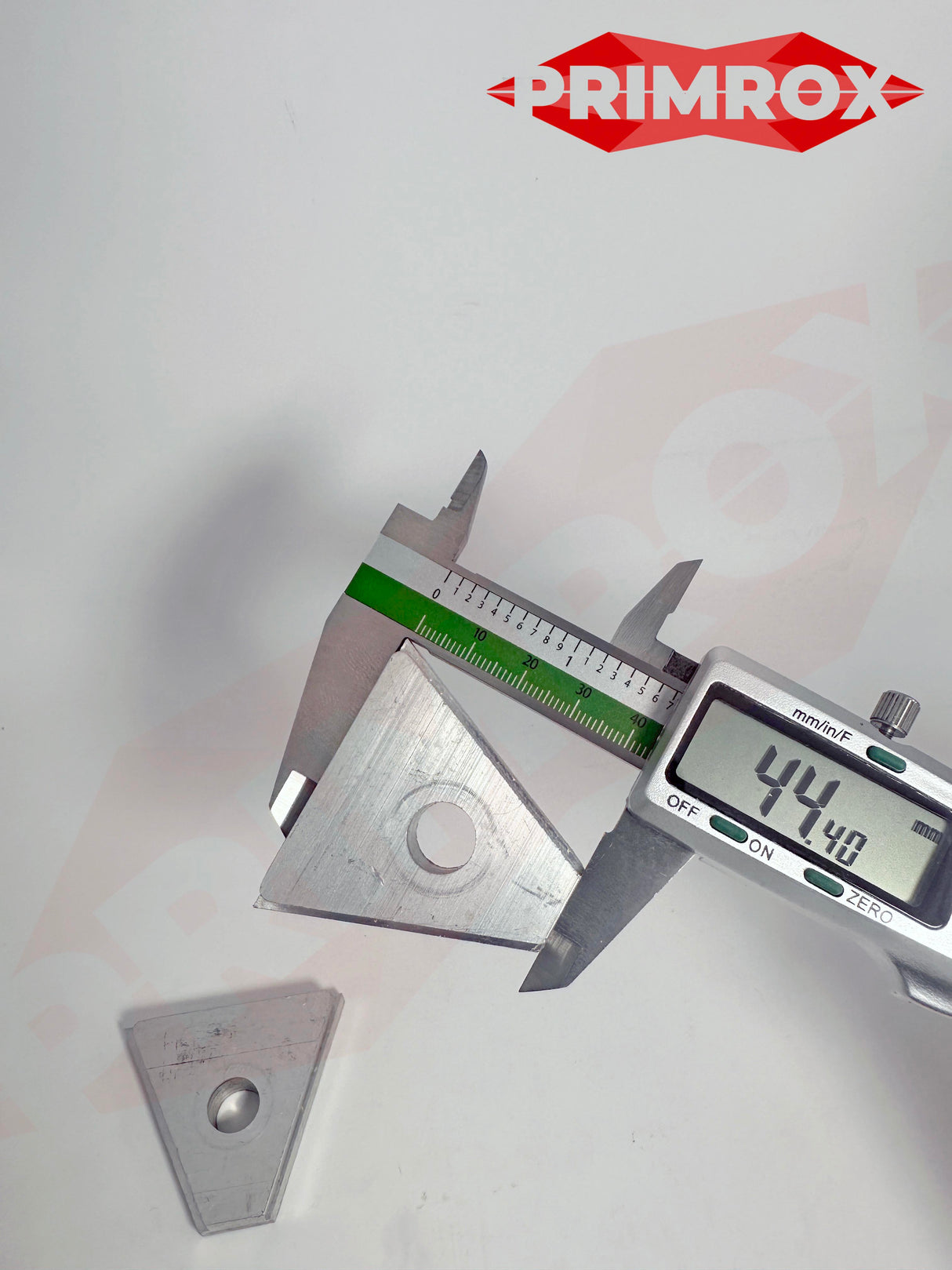 Adjustable load-bearing structural support bay pole jack for UPVC/aluminium/timber windows, doors and construction - 135 Degree Bay Jack, KOMMERLING SYNSEAL SYN135 MODEL 1