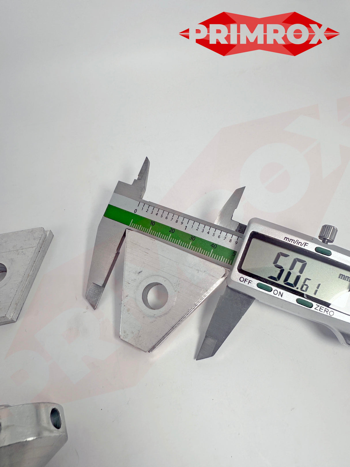 Adjustable load-bearing structural support bay pole jack for UPVC/aluminium/timber windows, doors and construction - 135 Degree Bay Jack, KOMMERLING SYNSEAL SYN135 MODEL 1