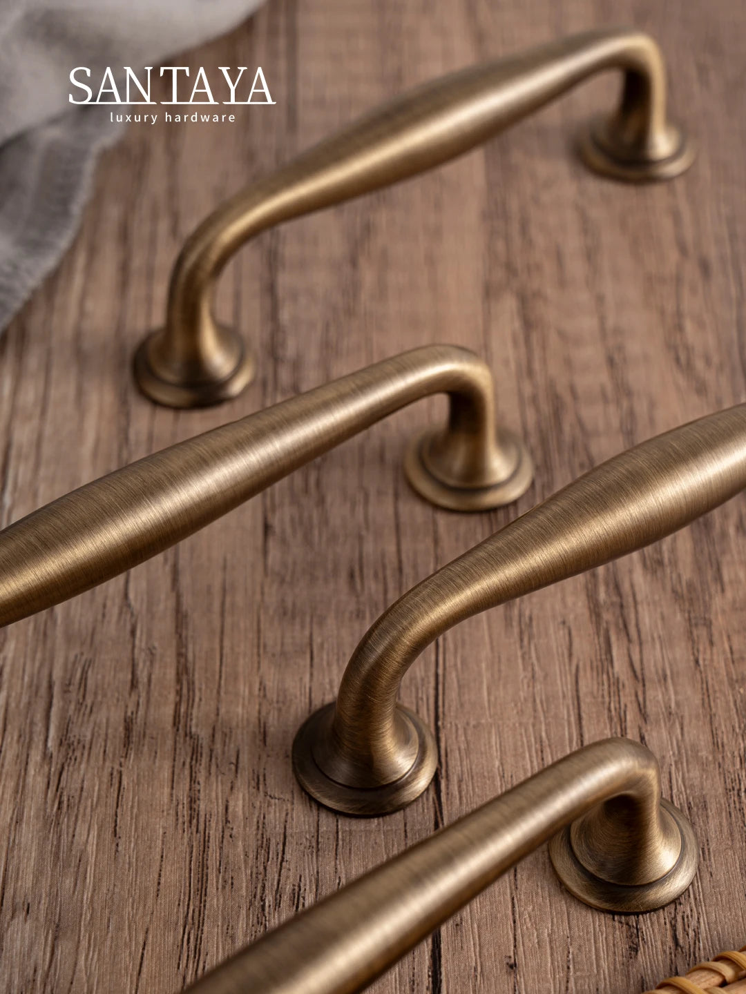 Santaya Antique Brass Furniture Handles and Knobs Bronze Wardrobe Pulls Cupboard Door Knob Retro Brass Kitchen Cabinets Handles