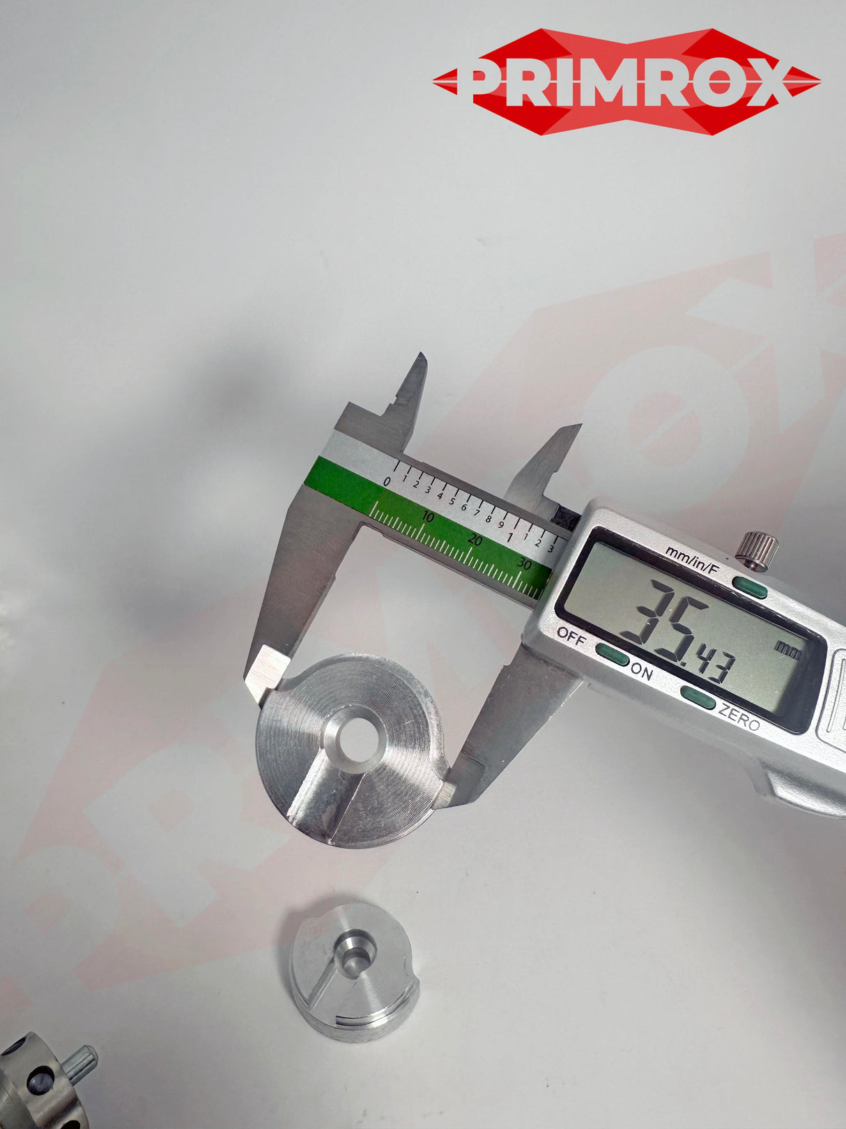 Adjustable load-bearing structural support bay pole jack for UPVC/aluminium/timber windows, doors and construction - Variable Degree Bay Jack, KOMMERLING SYNSEAL KOMVARY